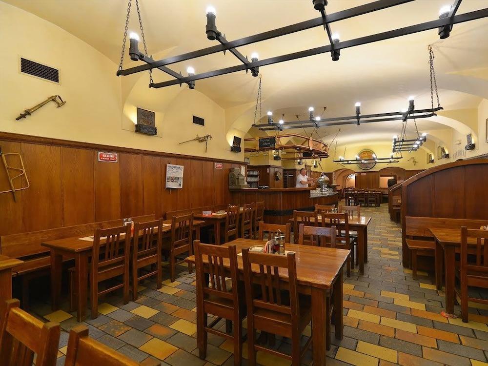乌迷得维库啤酒酒店 布拉格 外观 照片